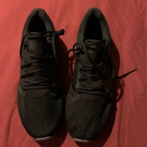 Under armor vantage running shoes NWOT 14 2E